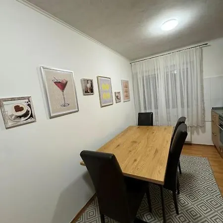 Mitten In Apartment